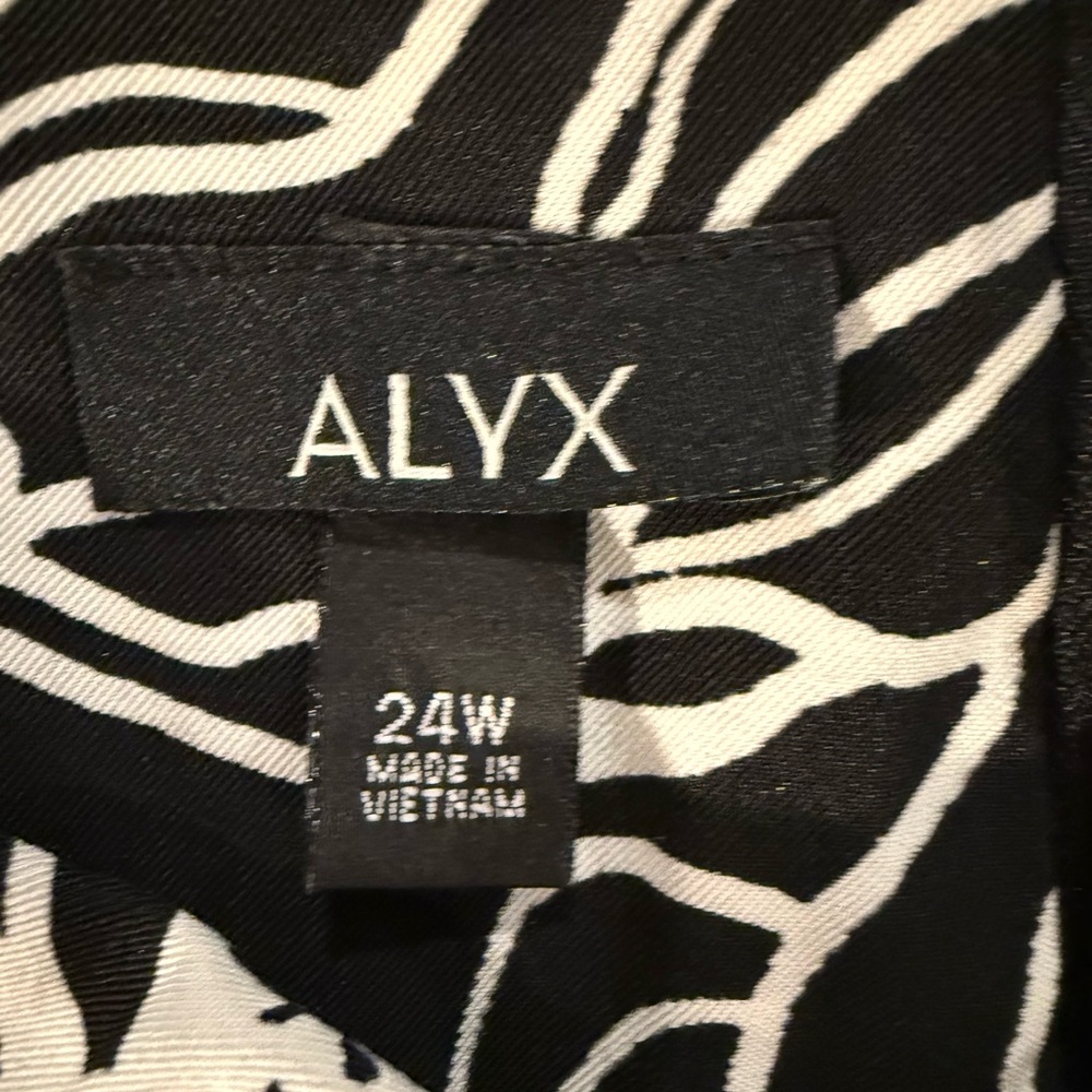 Alyx Monochrome Abstract Design Top